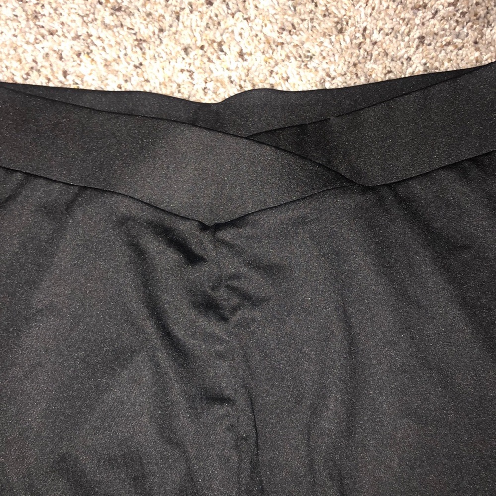 cross over in the front & singes in the back